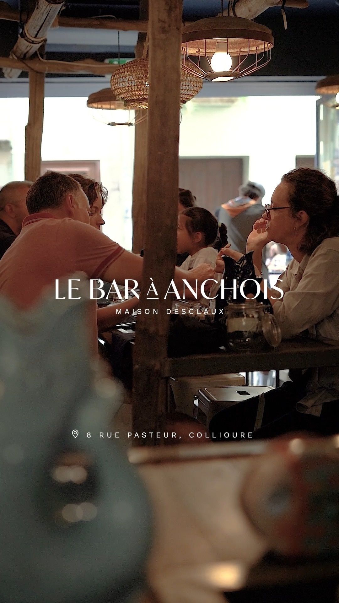 Le Bar à Anchois propose une carte centrée sur les anchois de Collioure, préparés de multiples f...